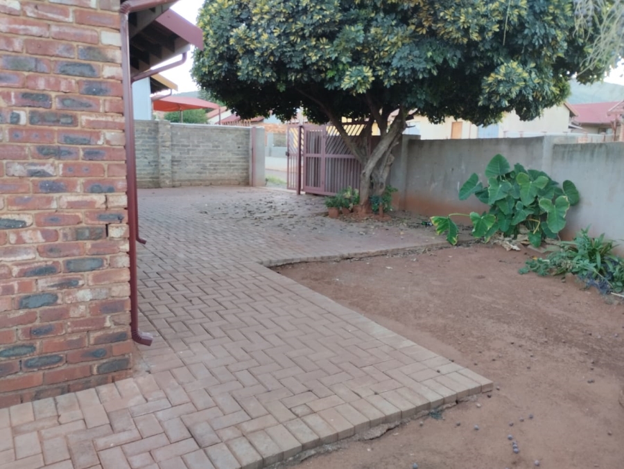 To Let 3 Bedroom Property for Rent in Tlhabane West North West